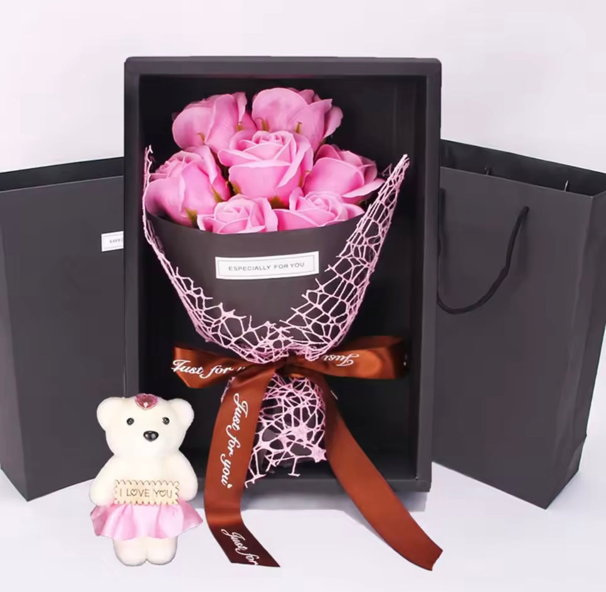 Bukiet wiecznych róż idealny prezent na walentynki